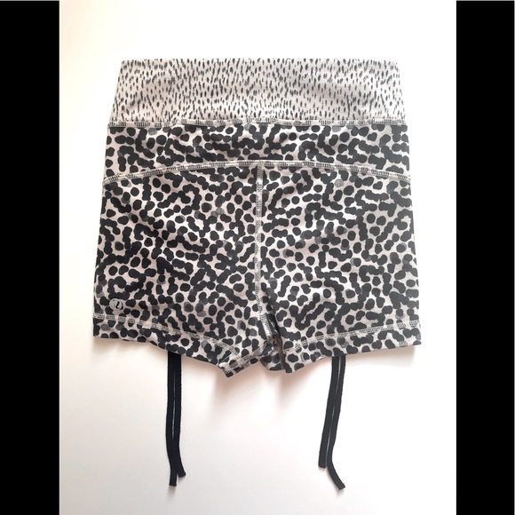 ⭐️Host Pick Lululemon Liberty Short - Picture 3 of 9